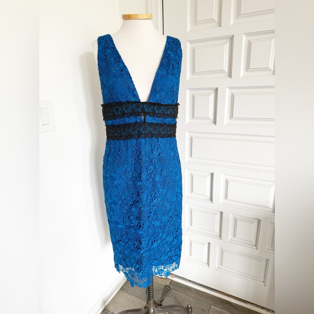 Diane Von Furstenberg DVF Viera Lace Dress Blue Black Plunging V-Neck Midi Sz 8